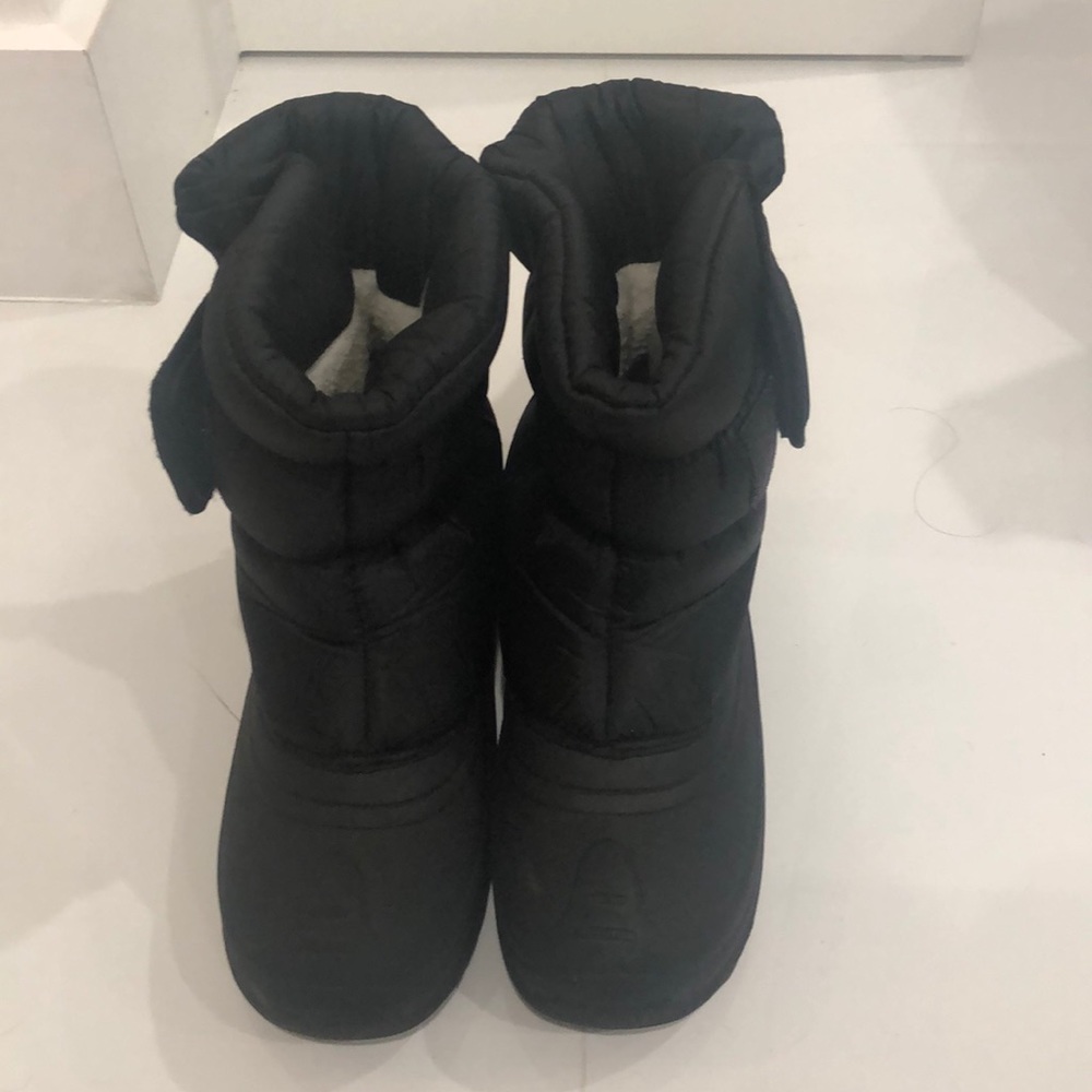 Snow boots